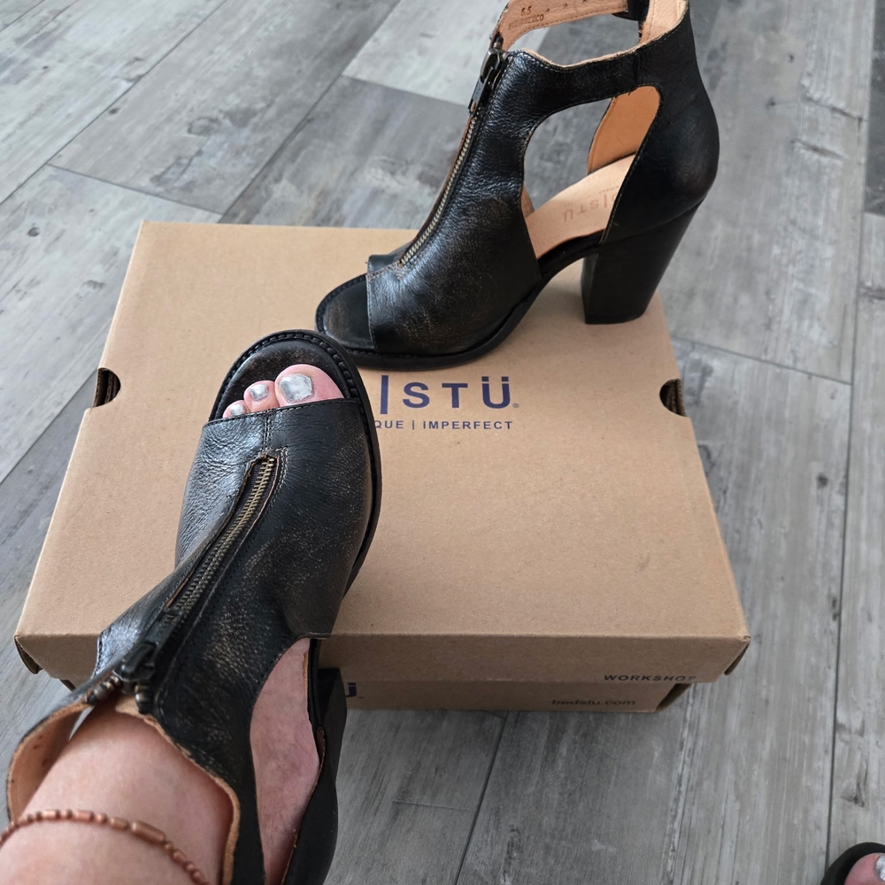 Black Women's Heeled Sandals